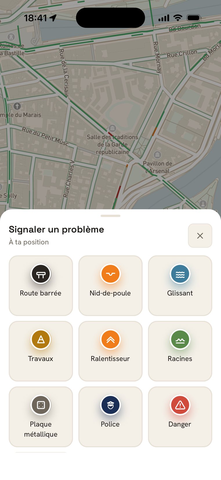 Signaler un problème en deux taps : route barrée, nid-de-poule, travaux, police…